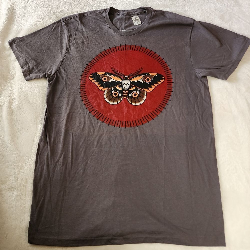 NWOT Gray Short Sleeve Tshirt With Death Moth Graphic Size Large